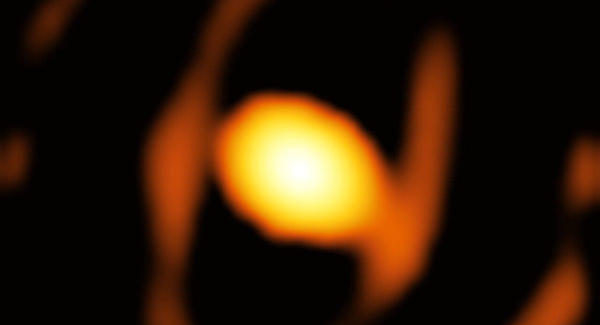 Featured image for Astronomers Capture First Close-Up of Distant Star on Verge of Supernova