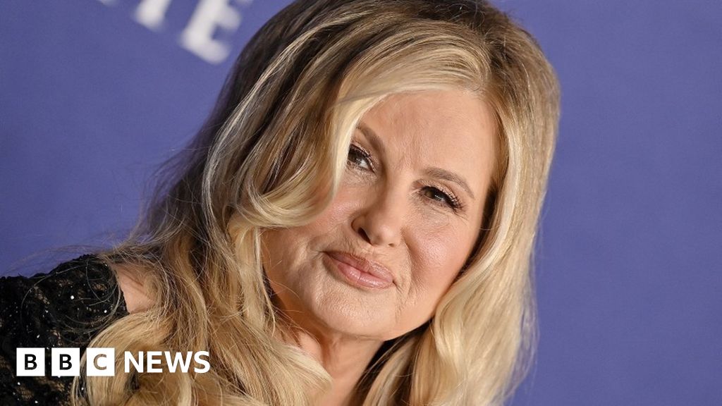 Hollywood Stars Unite in Support of Writers' Strike at Pre-Recorded MTV Awards