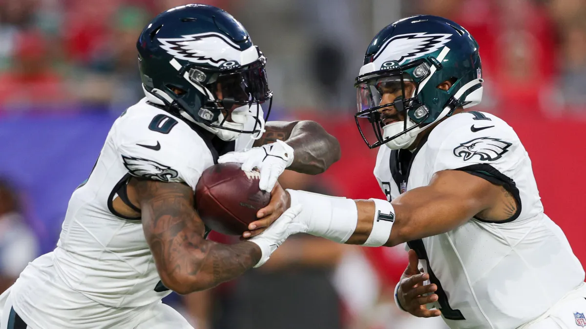 Eagles' Swift leads historic victory over Buccaneers