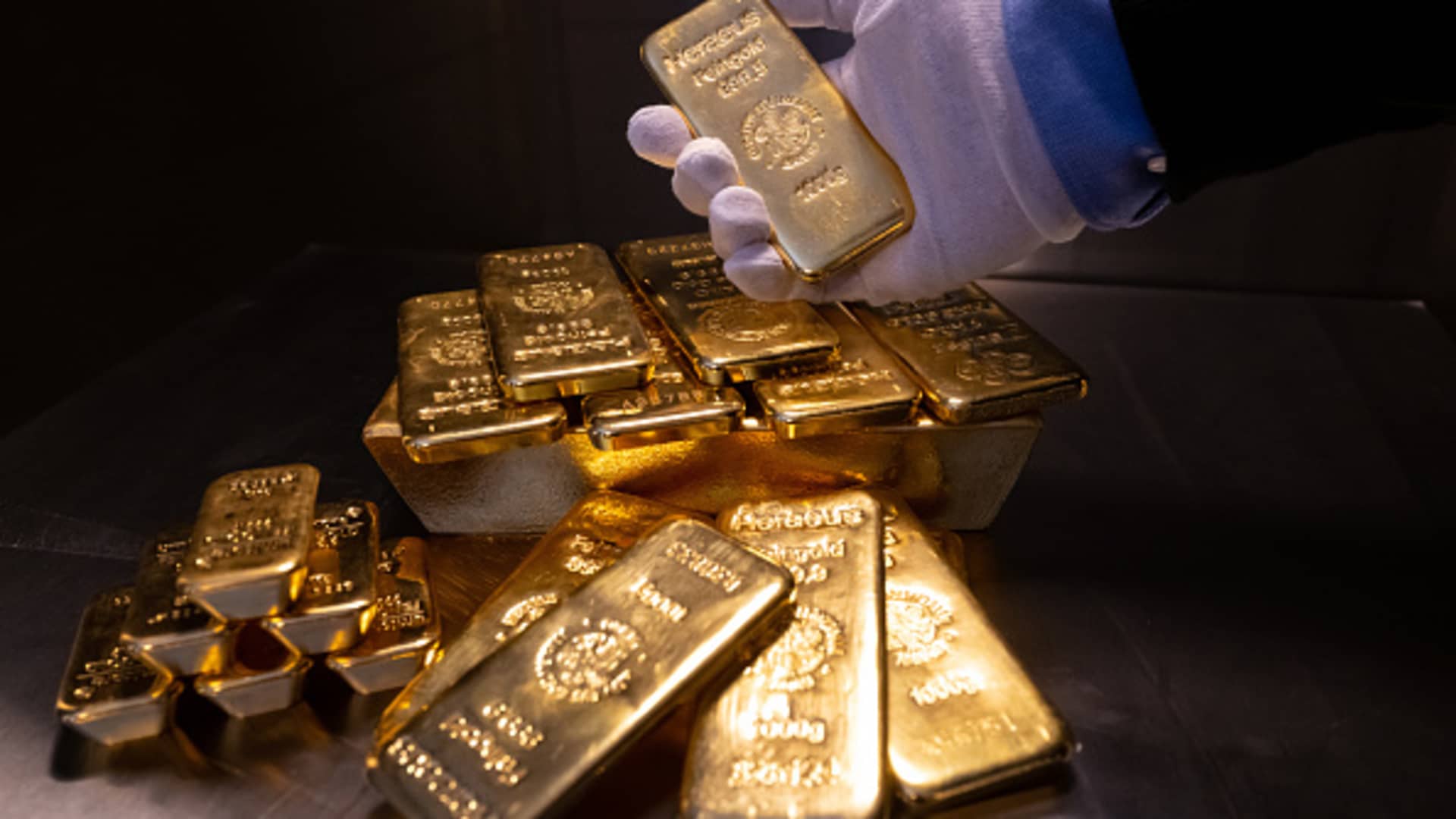 Featured image for Precious Metals Market: Gold Retreats, Palladium Hits 5-Year Low