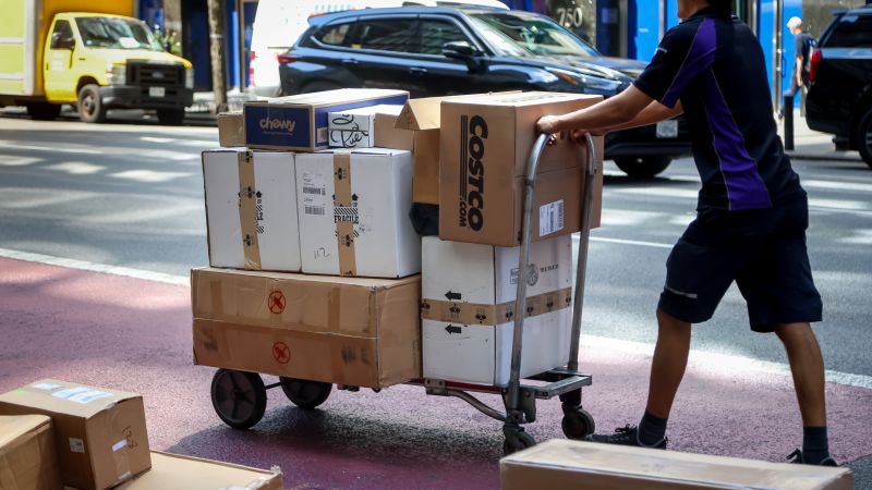 US Consumer Sentiment Hits New Low Amid Economic Concerns