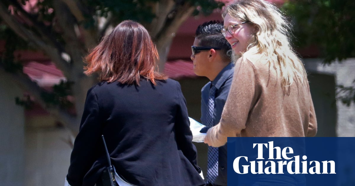 Featured image for Elizabeth Holmes resists $250 monthly payments to Theranos victims post-prison.