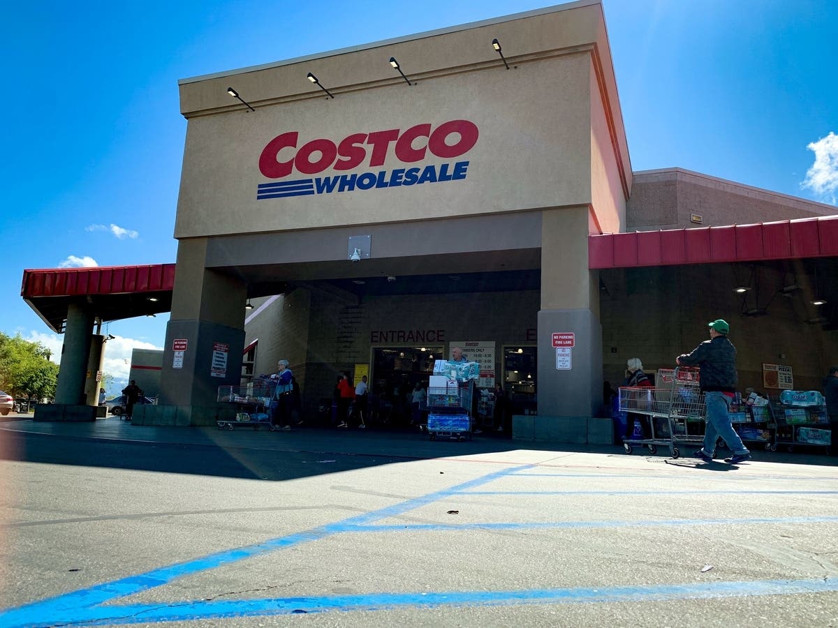 Featured image for Costco Raises Membership Fees for First Time in 7 Years