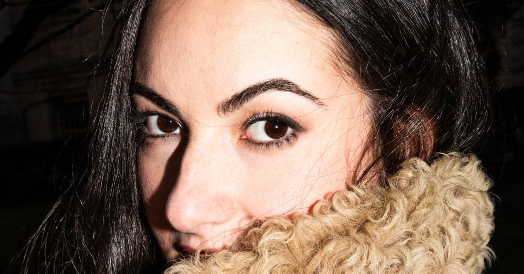 Featured image for Zoe Kestan's Unexpected Romance with Hunter Biden