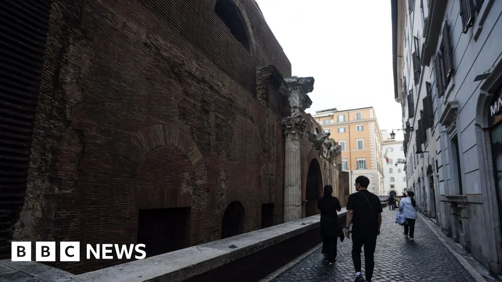 Japanese Tourist Dies in Fall at Rome's Pantheon
