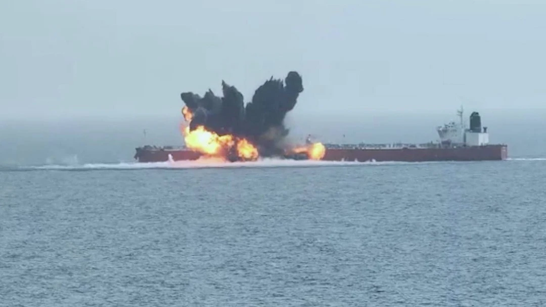 Houthi Attacks on US Warships Escalate Tensions in Red Sea