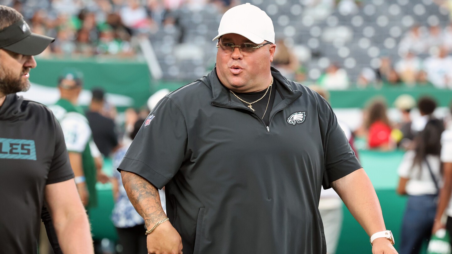 Featured image for Eagles' Big Dom Fined $75K by NFL for Bench Area Texting