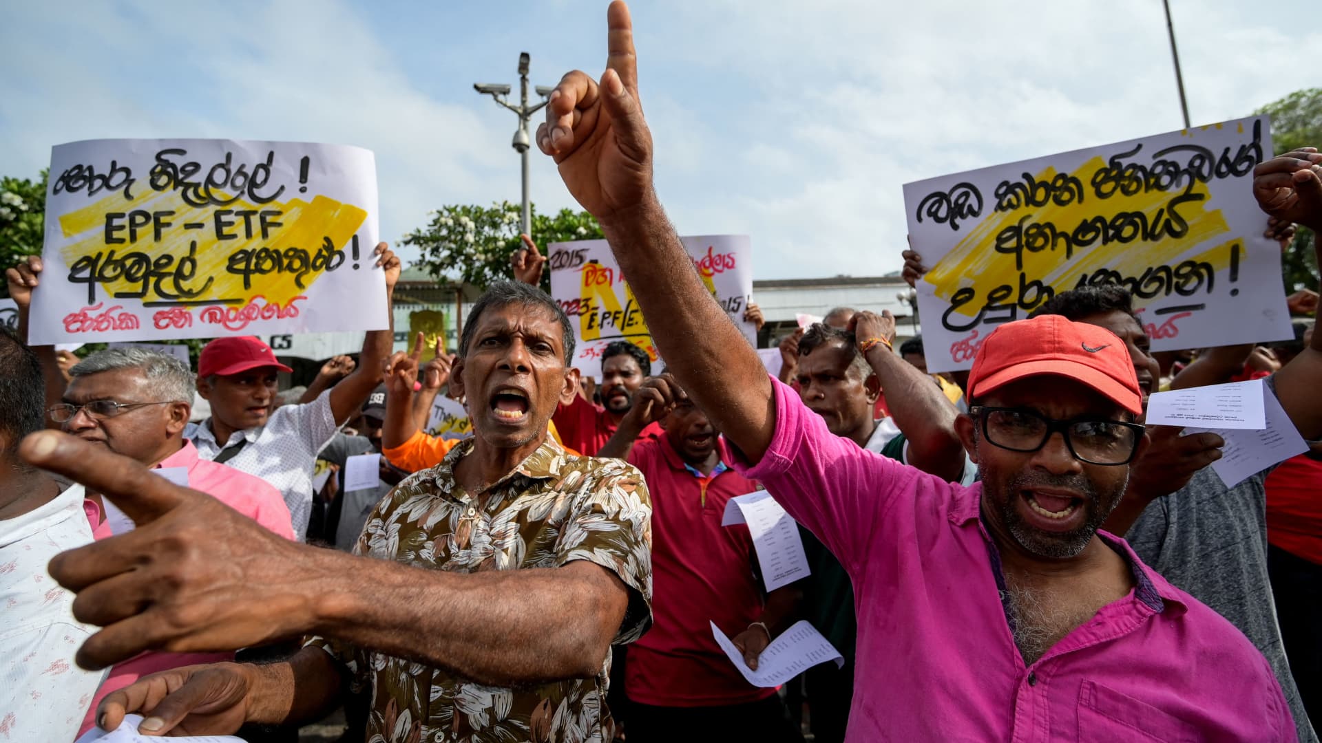 Featured image for Record Debt Burdens Haunt Developing Economies, Warns World Bank Economist