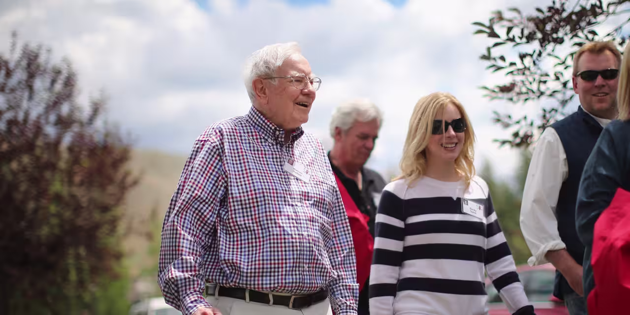 Featured image for Berkshire Hathaway's Q2 Operating Profits Drop 4% Amid Kraft Heinz Write-Down