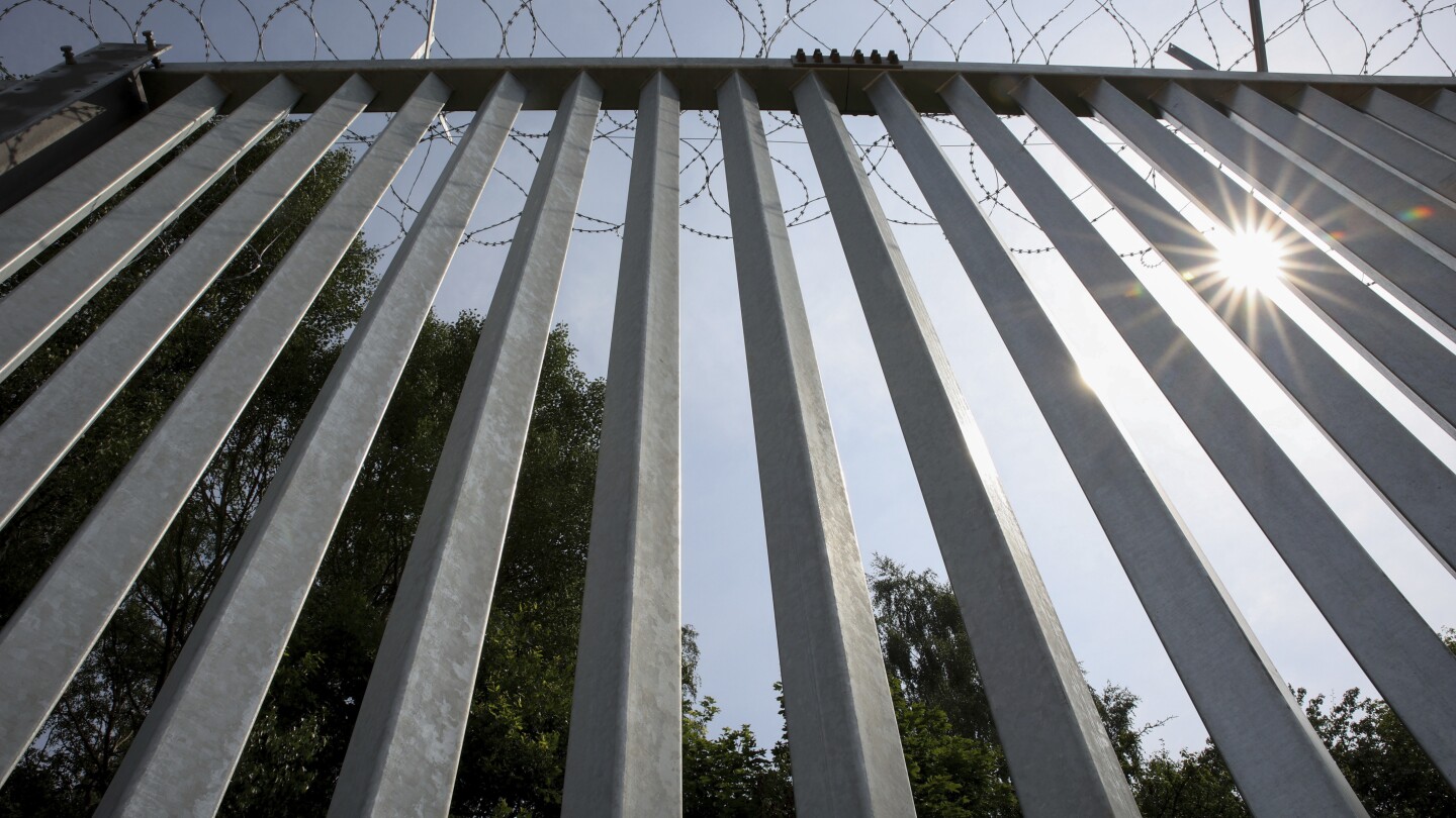 Featured image for Poland Boosts Border Troops, Accuses Belarus of Orchestrating Illegal Migration