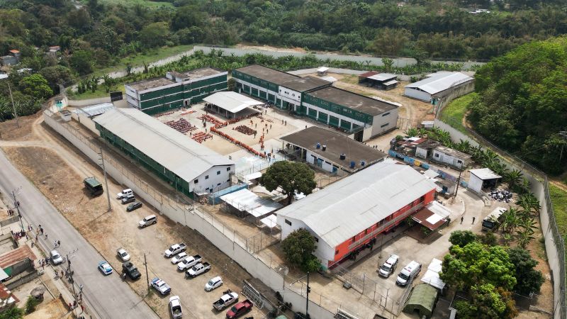 Featured image for Ecuador Prison Riot Kills 17