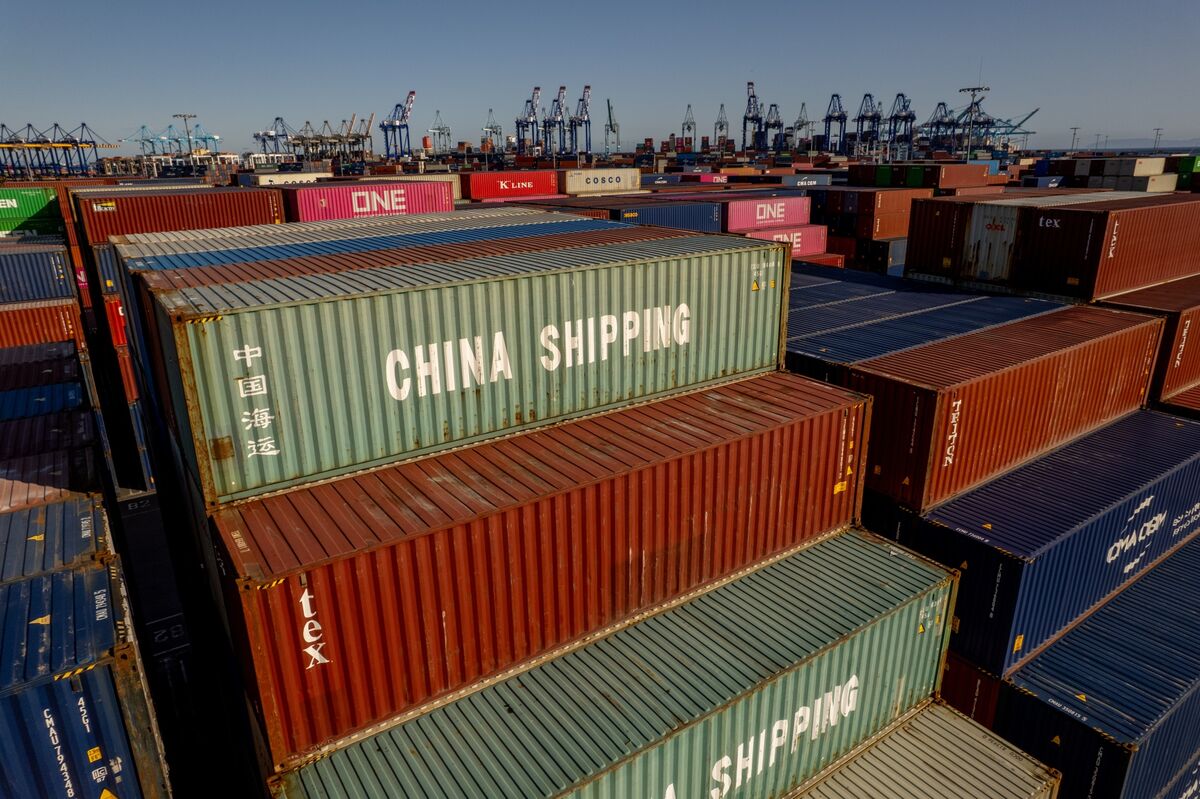 Trump Warns Against Unsustainable 100% China Tariffs Amid Market Jitters