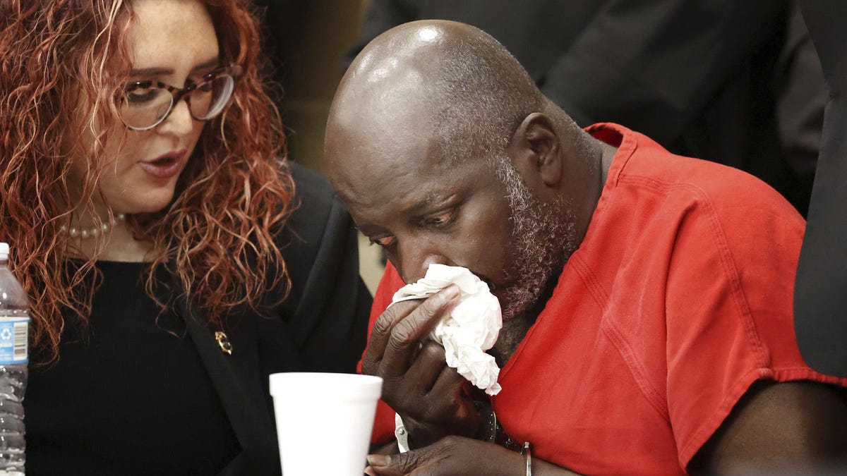 Wrongfully convicted man freed after 34 years of 400-year sentence.