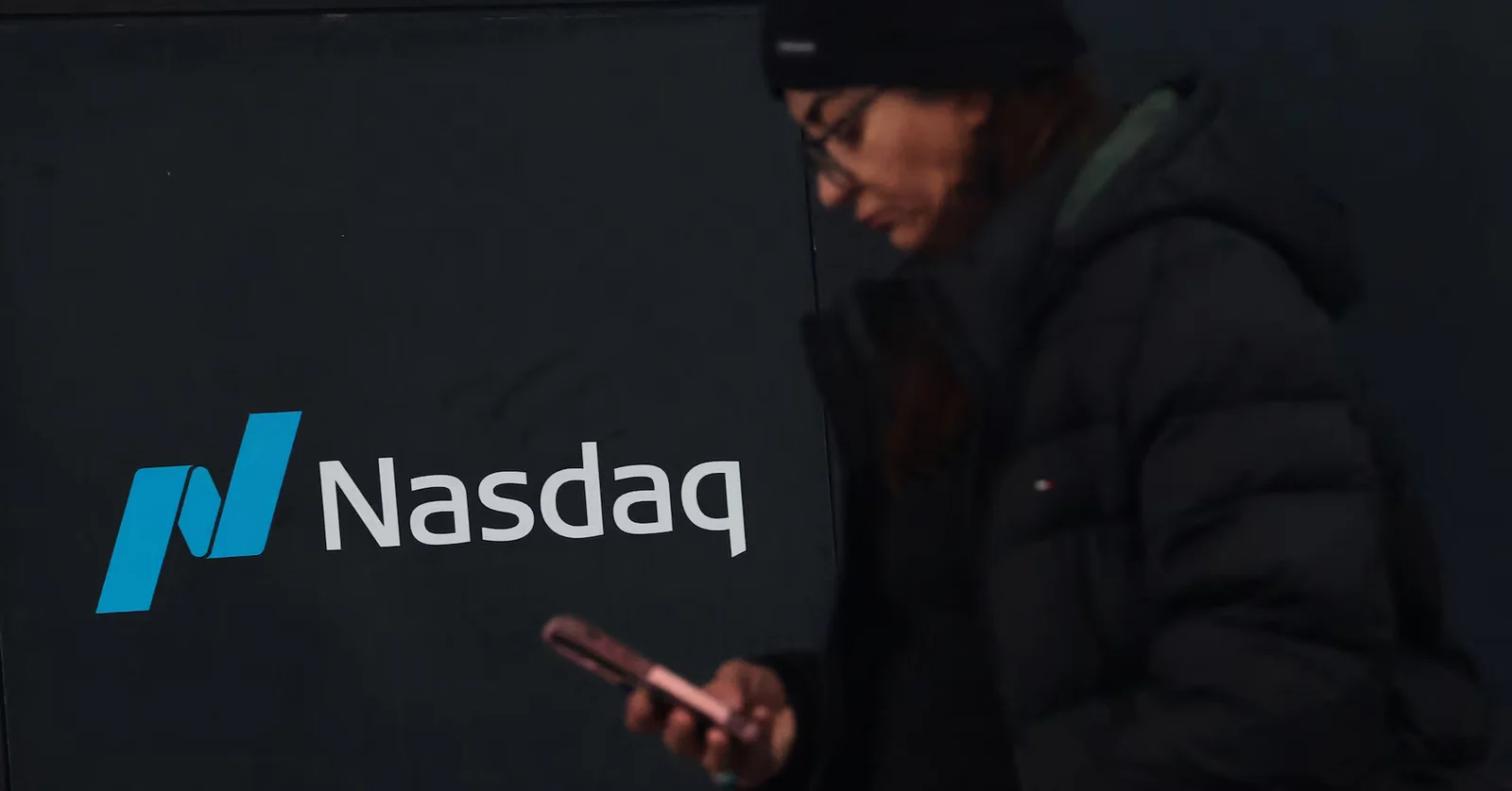 Market Volatility and Key Updates in the Week's Trading