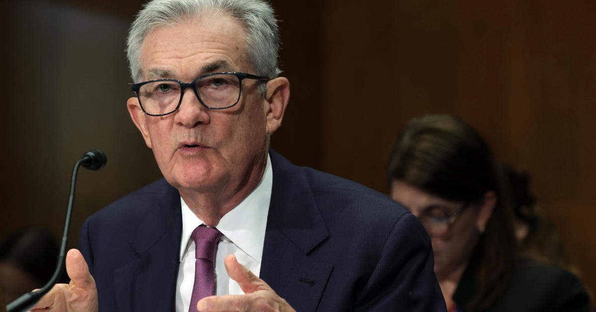 "Powell Cautious on Interest Rate Cuts Amid Inflation Concerns"