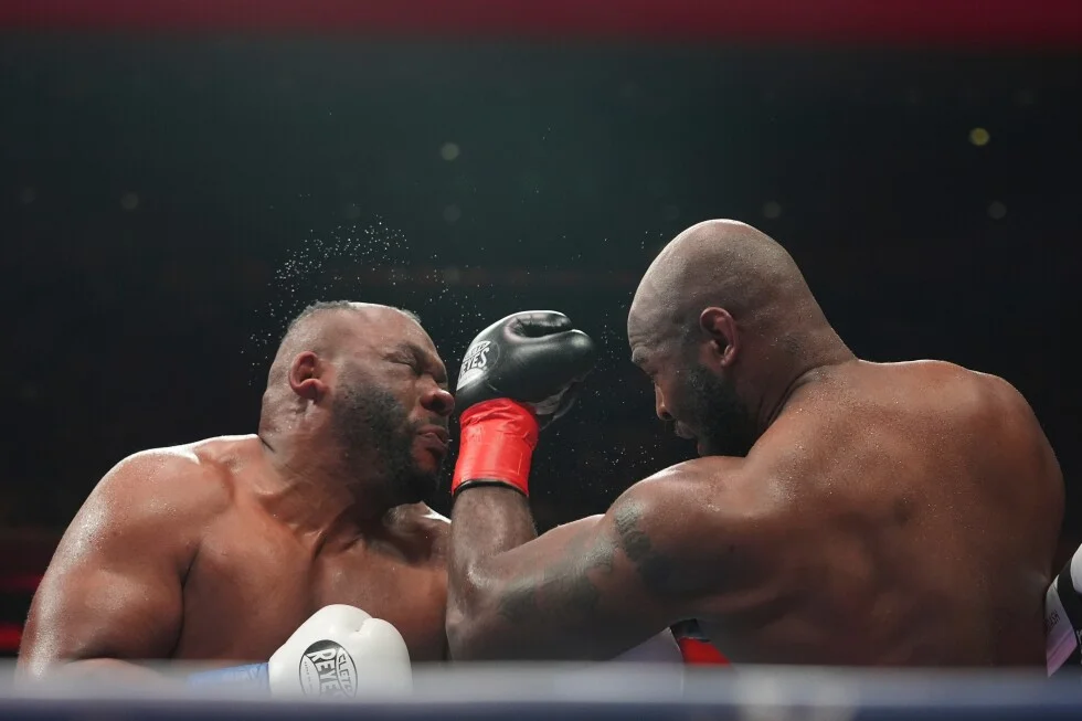 Hairpiece flies off as Miller fights in NYC heavyweight bout