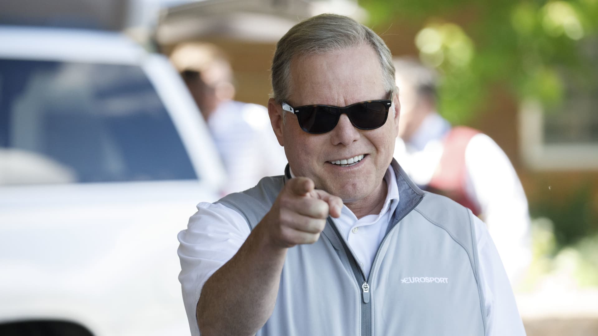 Zaslav supports Licht amidst backlash over Trump town hall.
