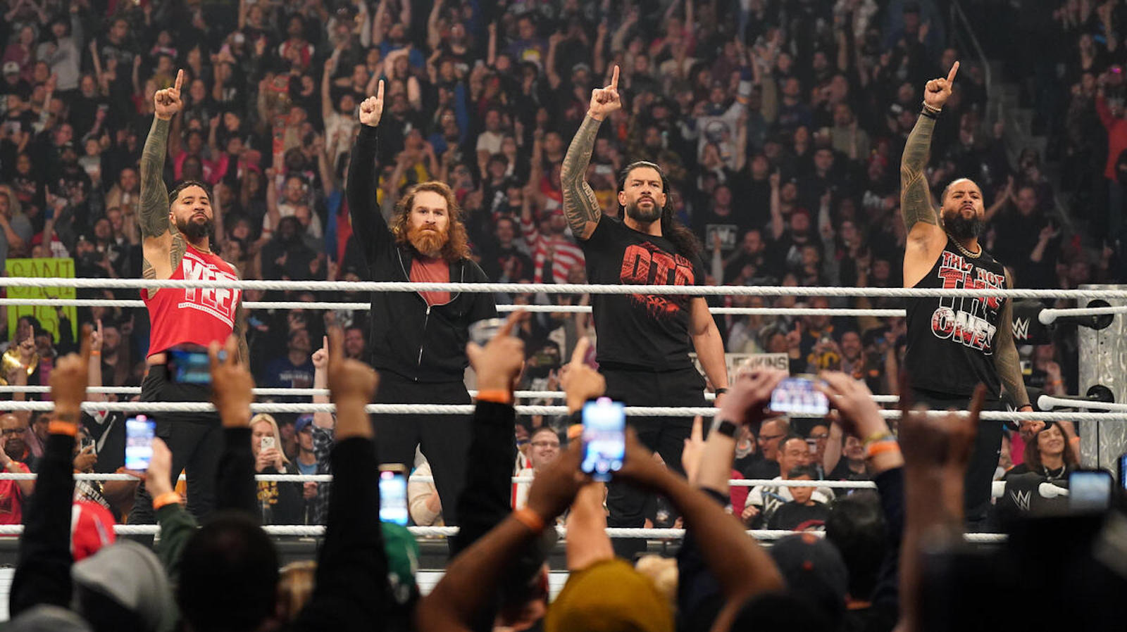 Featured image for WWE SmackDown Nov 8: Bloodline Reunion Sparks War Games Showdown