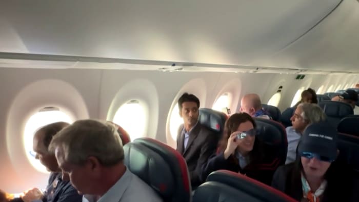 Featured image for "Experiencing a Total Solar Eclipse from 30,000 Feet: A Spectacular View"