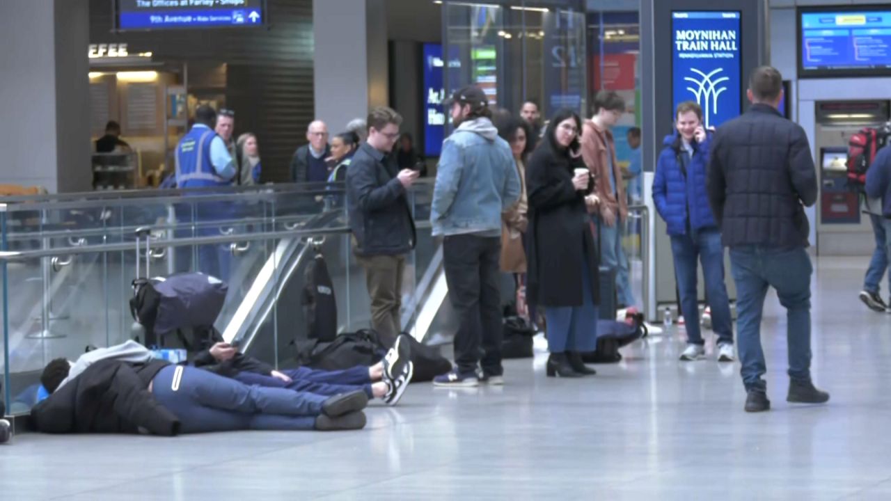 Featured image for "Amtrak Resumes Service with Caution of Delays After Signal and Server Troubles"