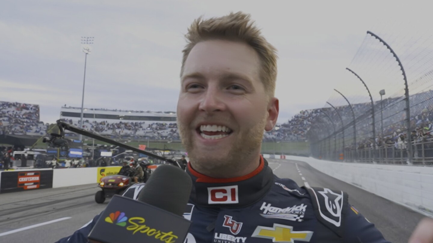 Featured image for William Byron Wins Martinsville Playoff Race, Secures Spot in NASCAR Final