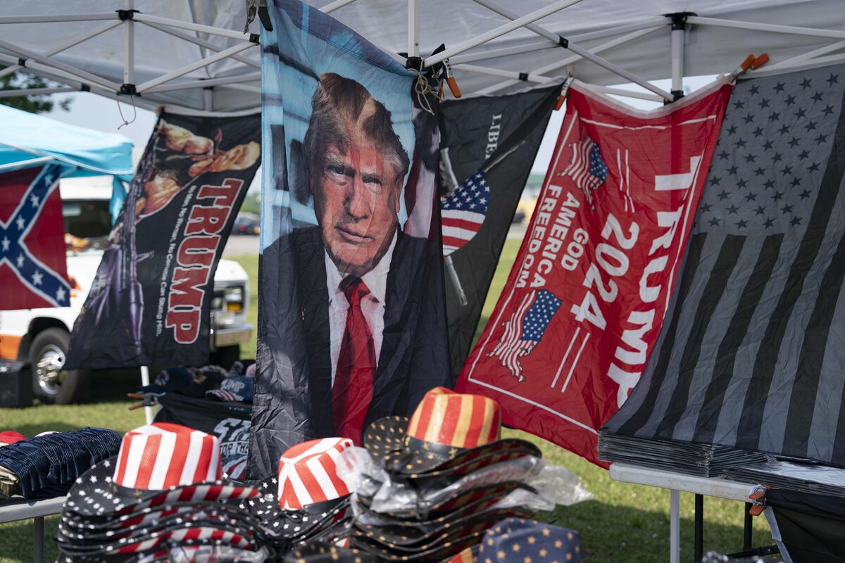 Trump's Tariff Threats Stir Tensions Over Dollar Dominance