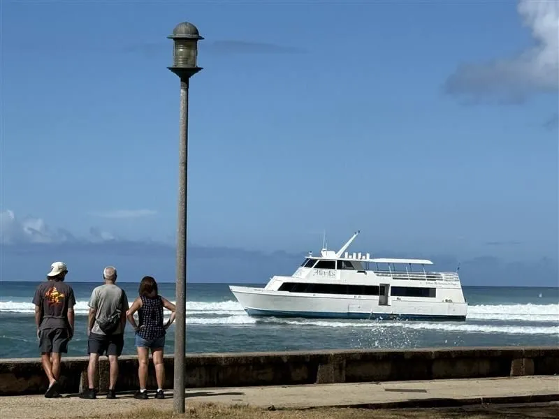 Featured image for Hawaii Faces Coastal Flooding and High Surf Warnings Amid Safety Efforts