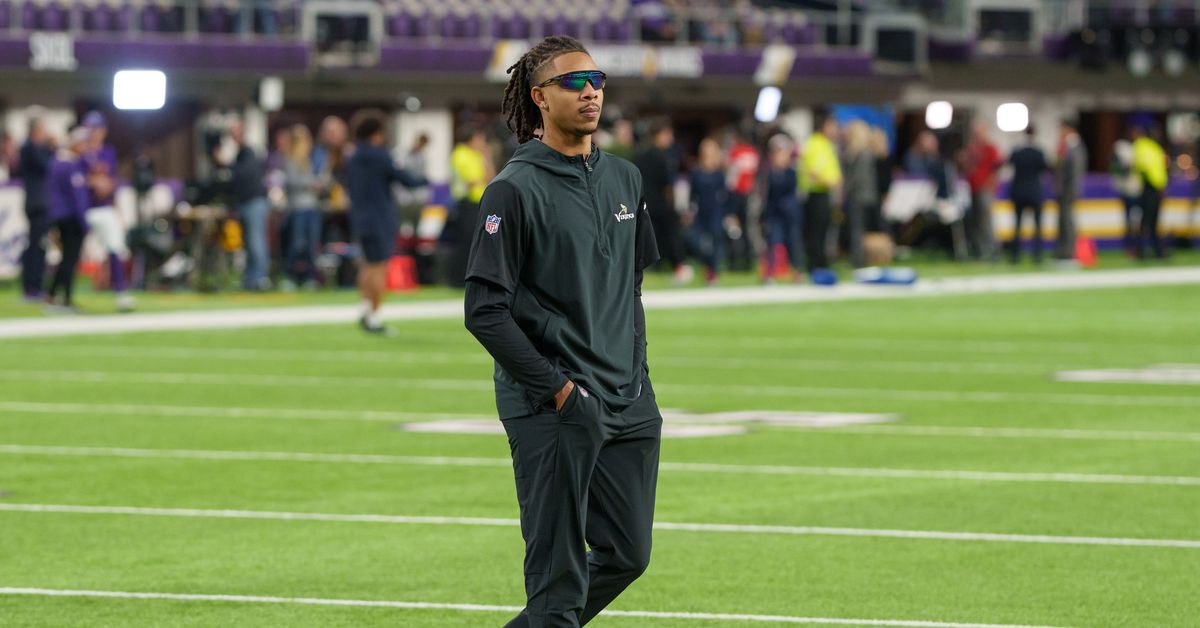 "NFL Week 14: Injury Reports, Predictions, and Concerns for Vikings vs. Raiders Game"