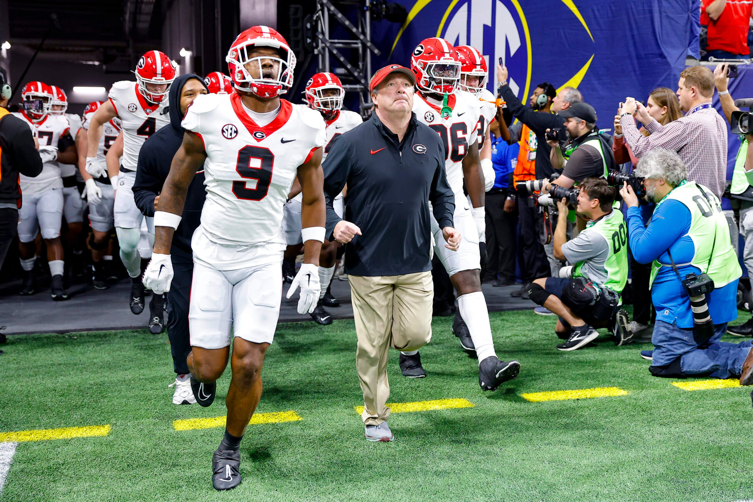 "Georgia Bulldogs: The Paradox of Dominance in Recruiting"
