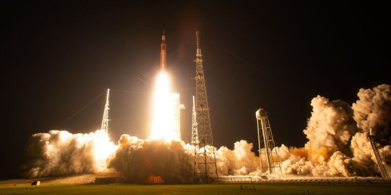 Artemis program faces budget crunch and selects second lunar lander partner.