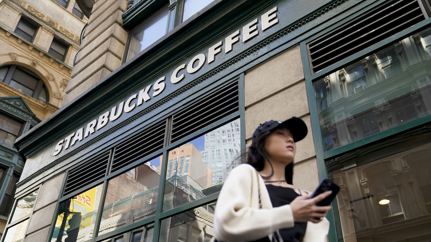 Featured image for Consumers Take Legal Action Against Starbucks for Misleading Fruit Drinks