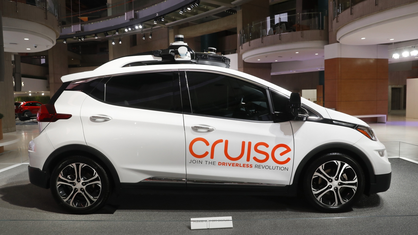 GM Exits Robotaxi Race, Halts Cruise Funding After Setbacks