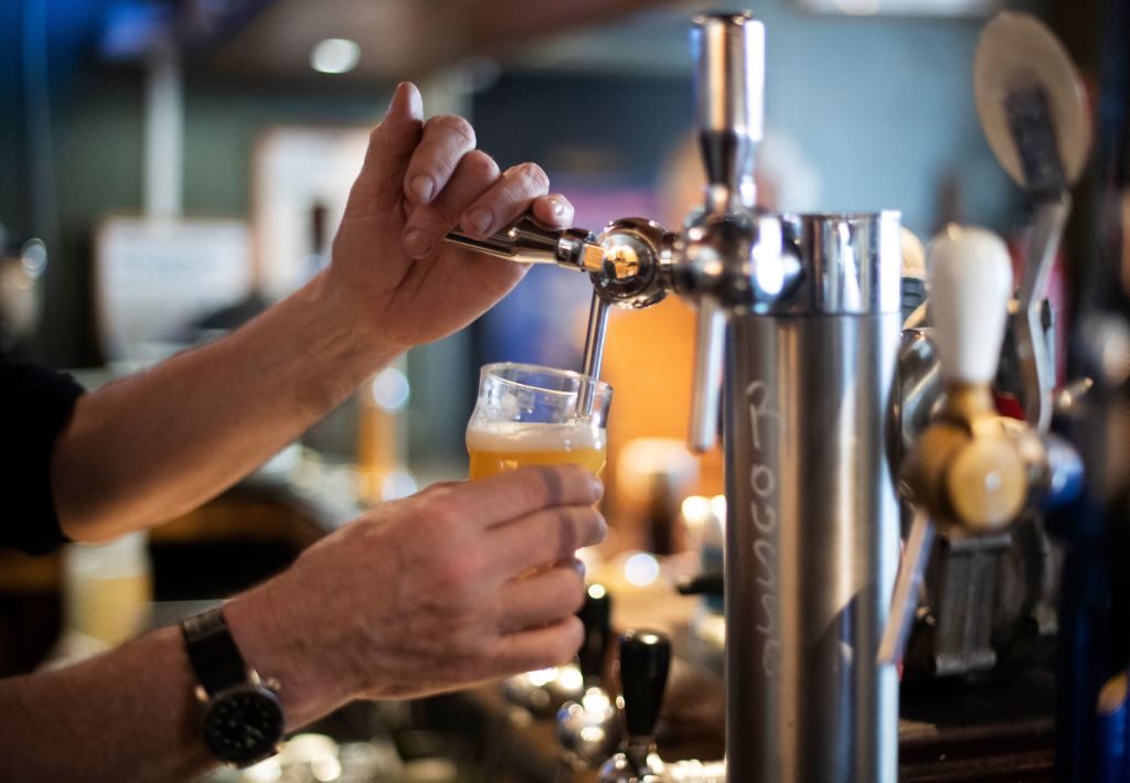 Featured image for Top Beer Destinations Across America: From Illinois to Hawaii and Michigan