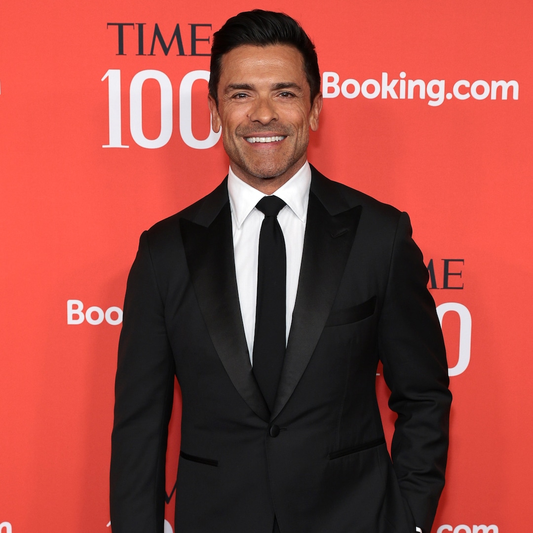 Featured image for Mark Consuelos' Crotch Sets Off Airport Security Alarms