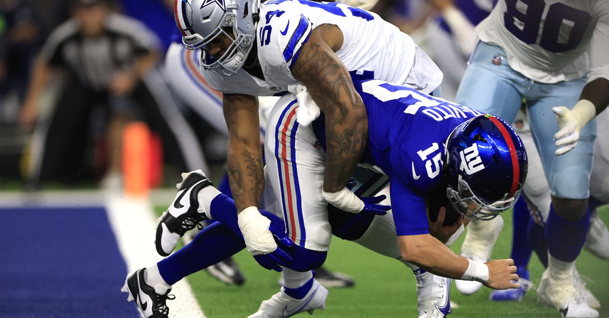 "Record-Breaking Cowboys Rout Giants in Week 10 Showdown"