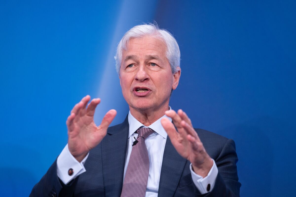 "Jamie Dimon's Surprising Call for Liberal Support: Nikki Haley as Trump's Alternative"