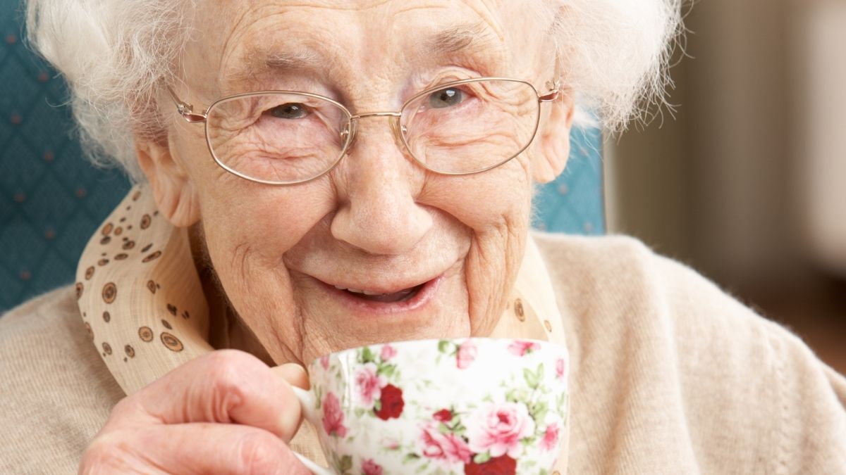 Featured image for Tea and Coffee Consumption Impact Bone Health in Older Women
