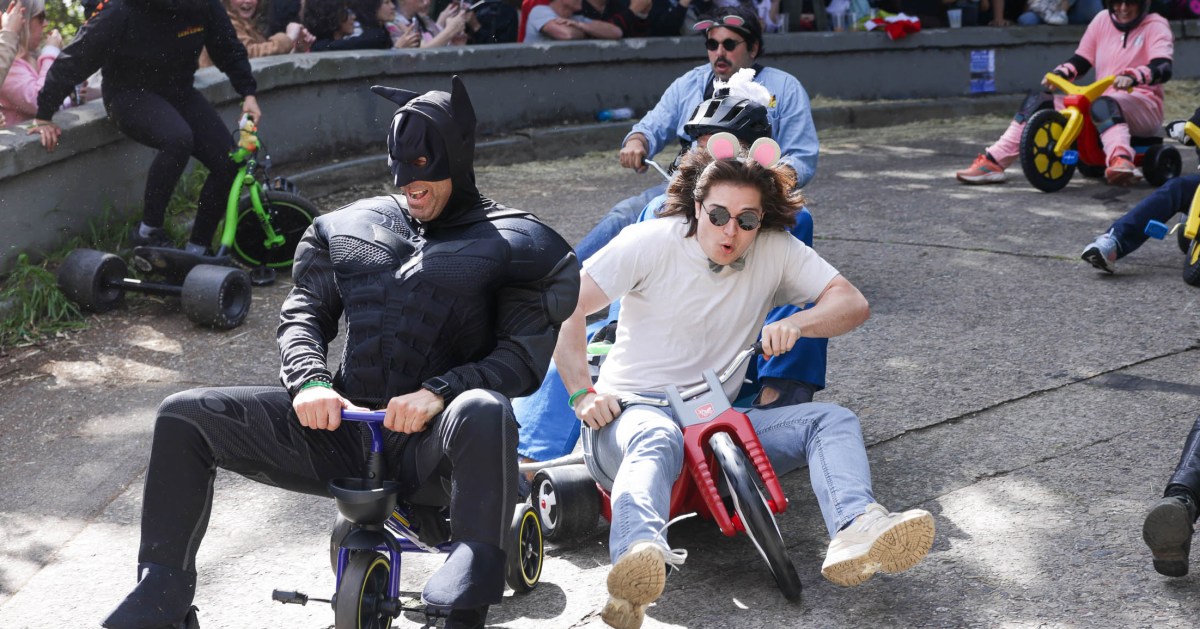 "San Francisco's Annual Tricycle Race Draws Hundreds"