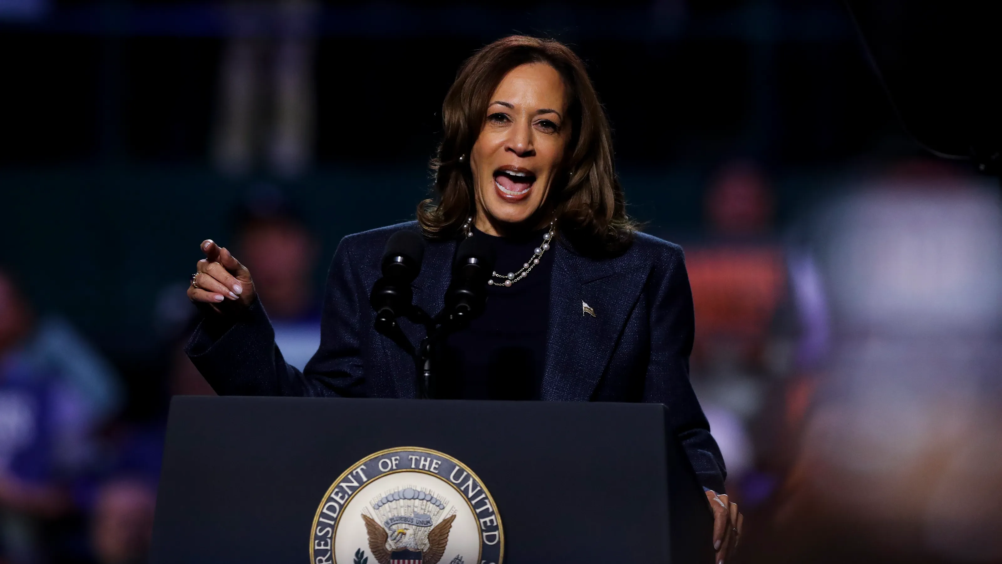 Harris Rallies Michigan, Counters Trump in Final Campaign Push
