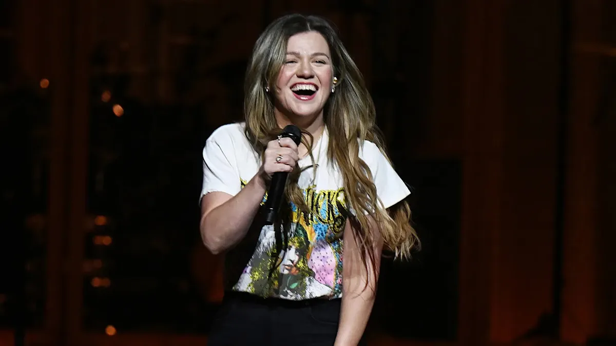 Featured image for Kelly Clarkson Marks Comeback with Fan-Shared Tequila Shot After Show Cancellation