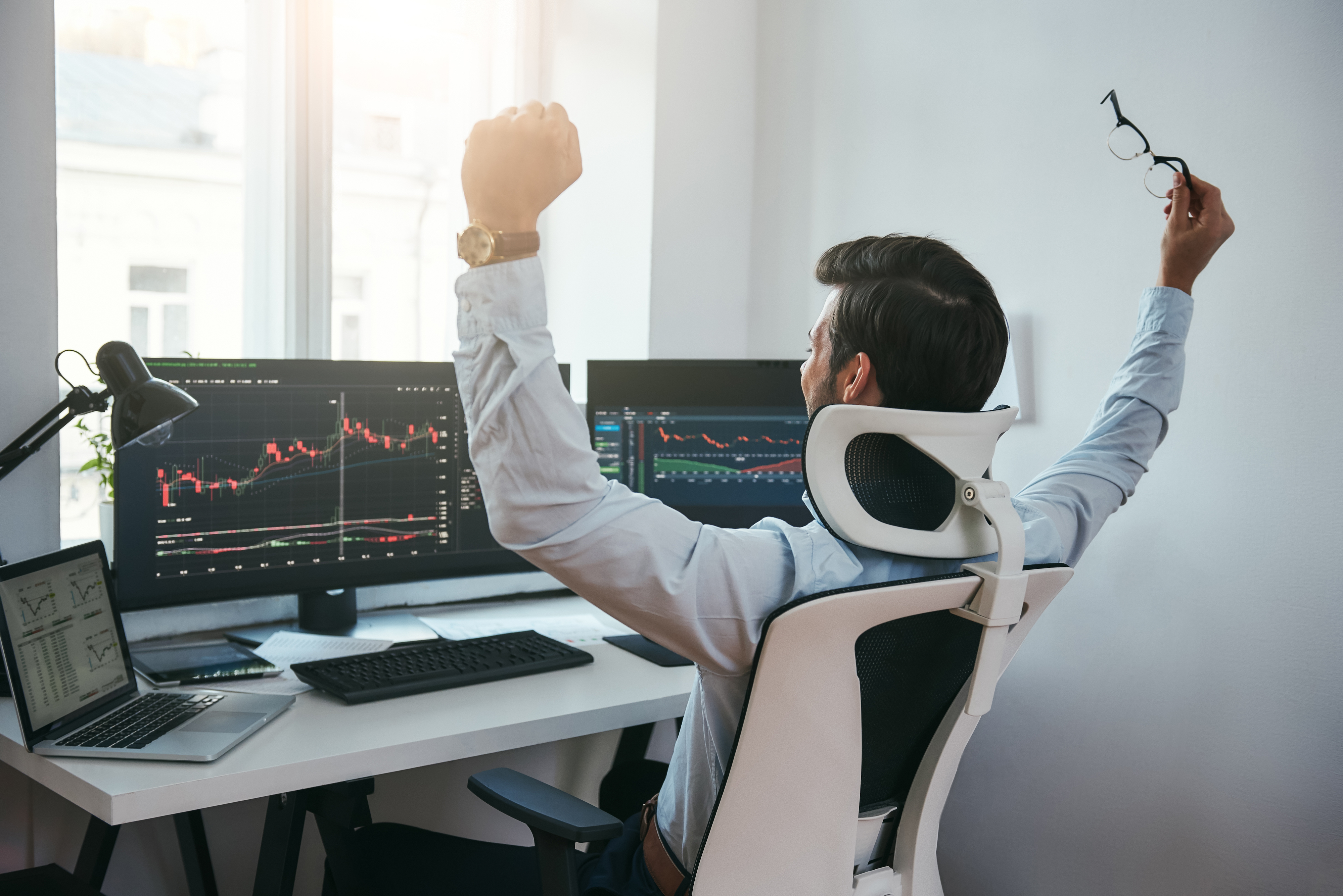 "3 Top Growth Stocks Set to Soar in 2024"