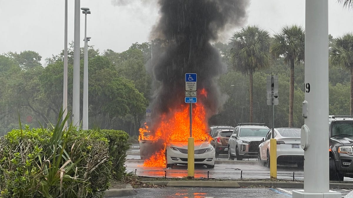 Florida Mom's Alleged Shoplifting Leads to Car Fire with Kids Inside