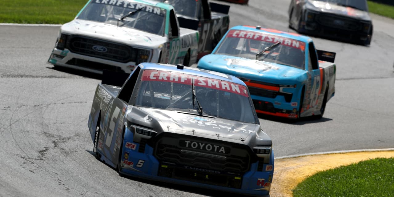 Featured image for "Tech Stocks' Momentum, Nasdaq 100 Breakout, and Key Earnings to Watch: Market Insights"