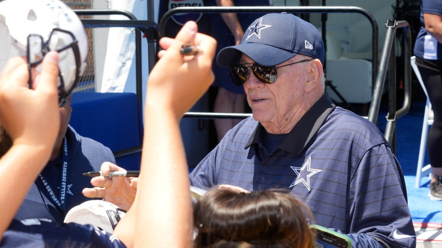 Featured image for Cowboys' Micah Parsons Expected to Sign Record Extension Before Season