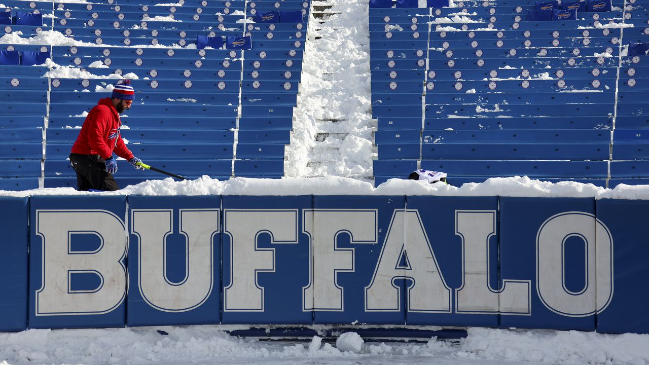 "Buffalo and Rochester Brace for Up to 3 More Feet of Lake-Effect Snow"