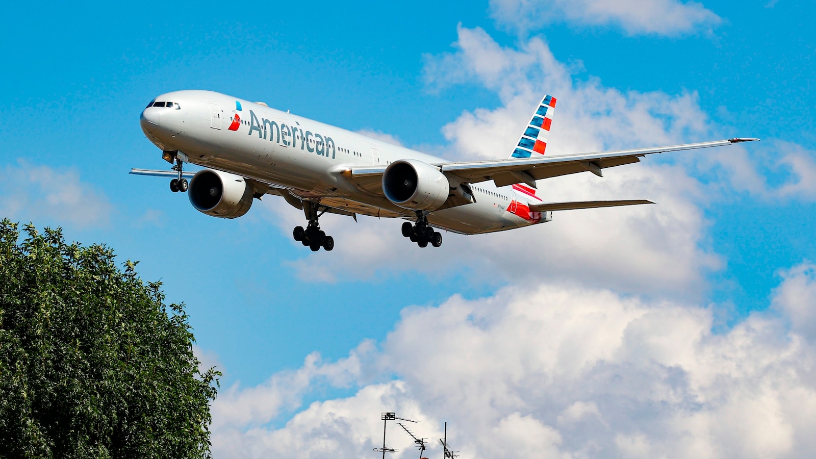 Featured image for American Airlines Retracts Blame on 9-Year-Old Filmed in Bathroom