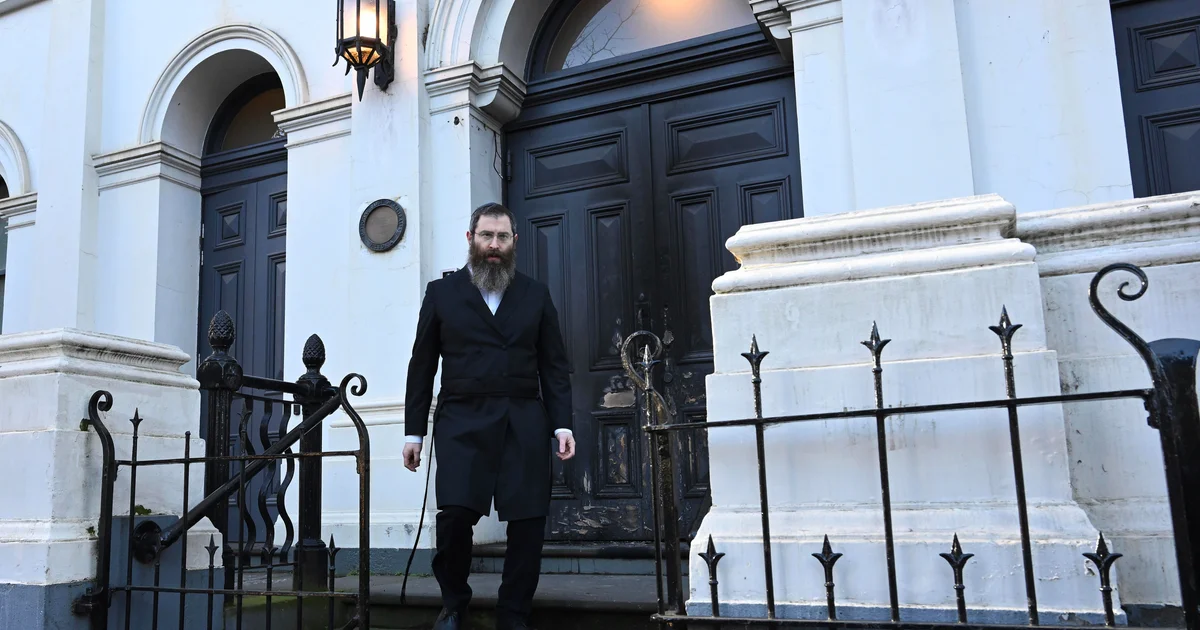 Featured image for Violence at Melbourne Synagogue and Israeli Sites Sparks Concern Amid Israel-Hamas Tensions