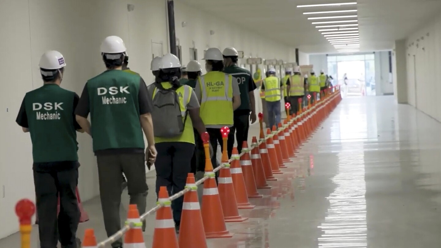 Featured image for South Korea Reacts to U.S. Hyundai Plant Raid and Its Impact on Investment