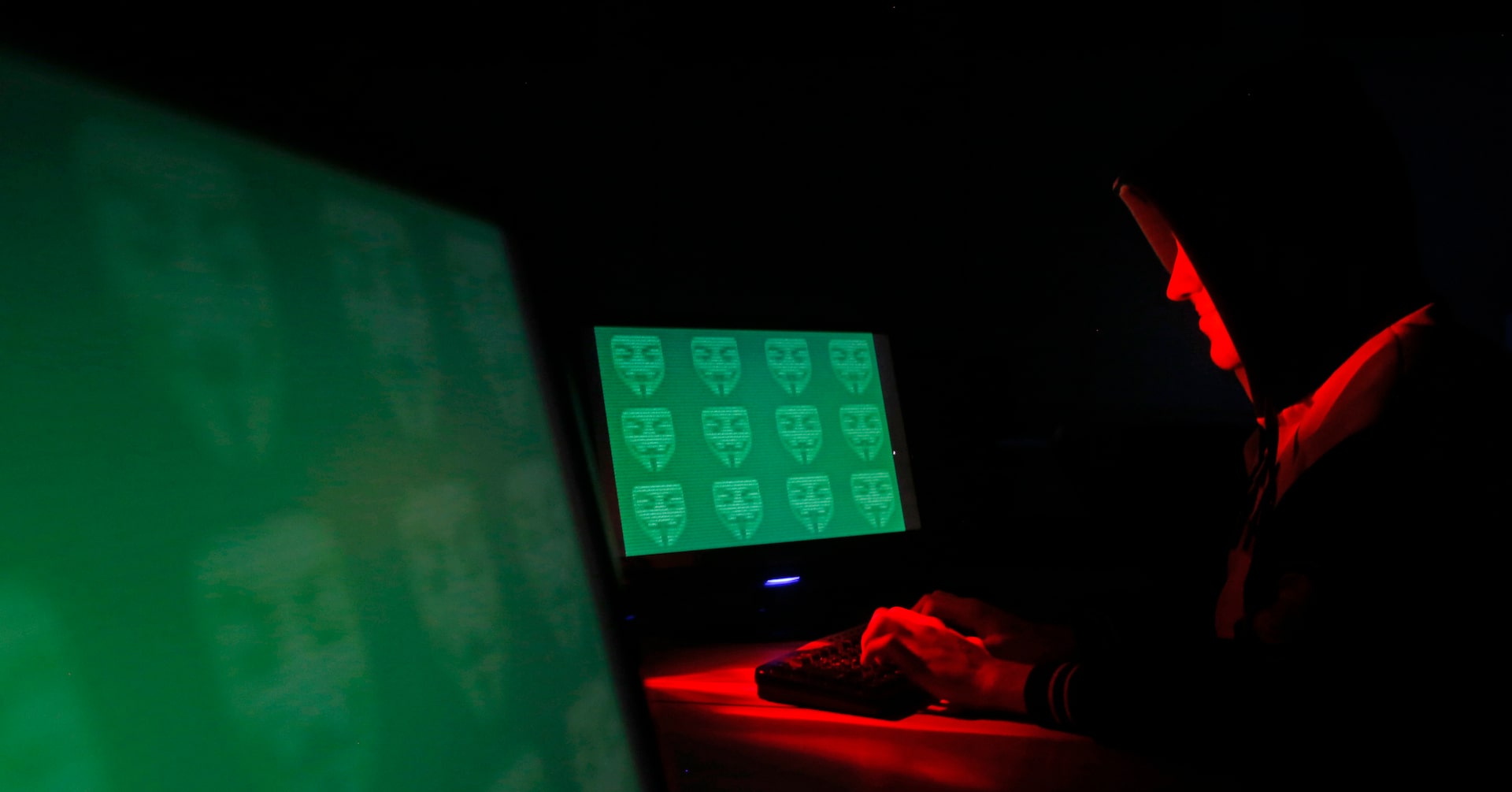 Featured image for "Apple Issues Warning About Global 'Mercenary Spyware Attack'"