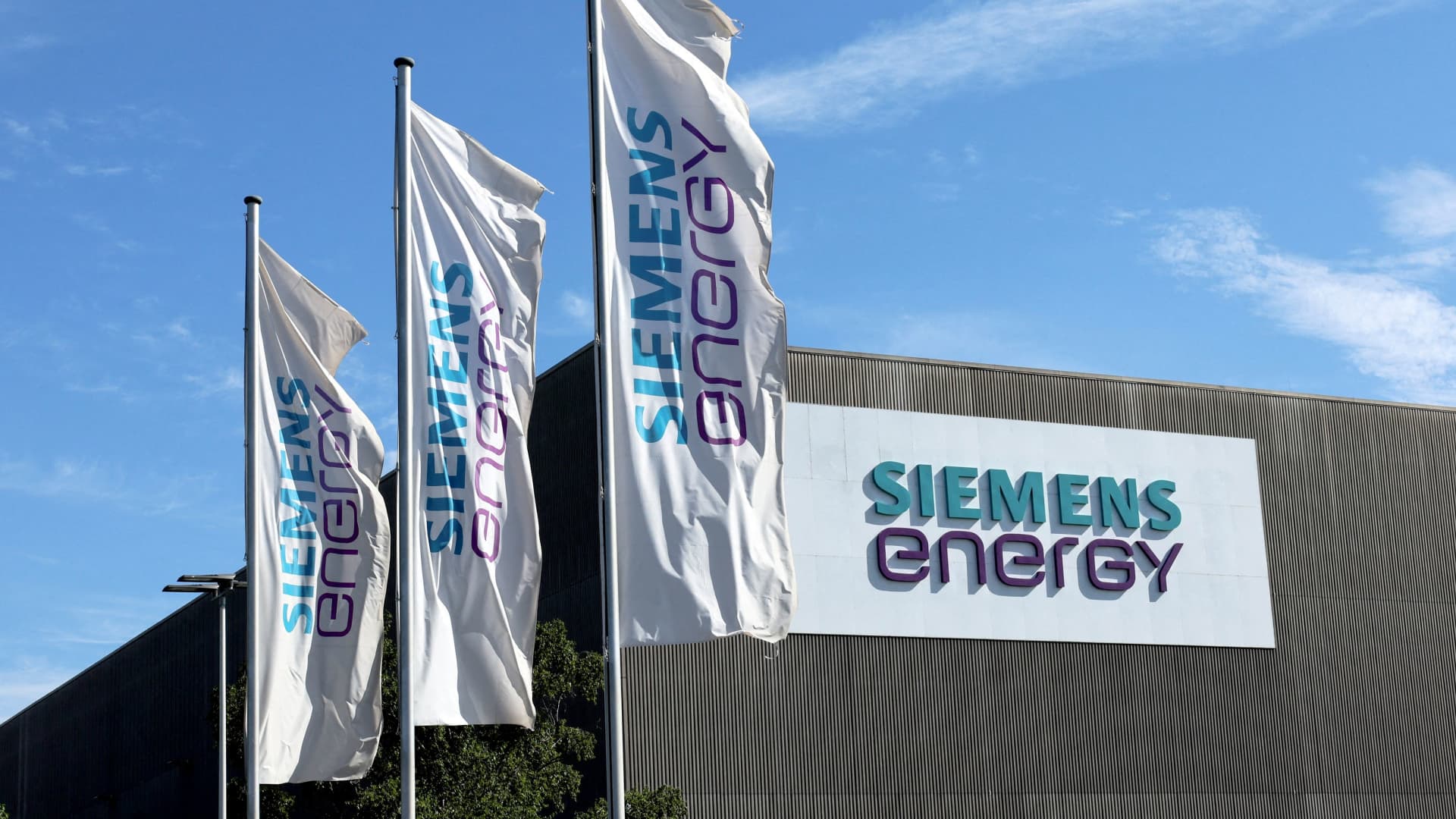 Featured image for Siemens Energy's Shares Plummet as Government Support is Sought